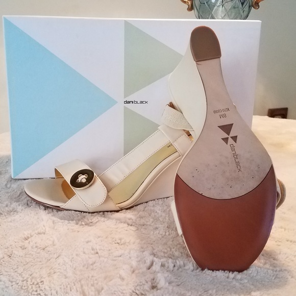 Vanilla Patent Sling-Back Sandle - Picture 4 of 6